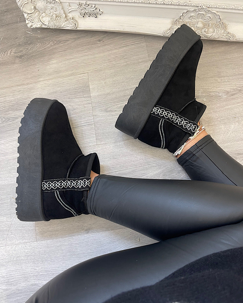 EVIE BLACK PLATFORM BOOT